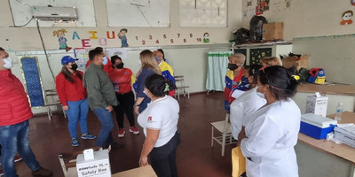 Inició Plan de Vacunación Masivo para docentes, administrativos y obreros del sistema educativo