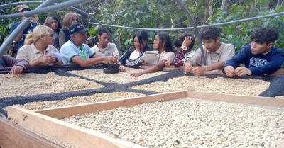 Estudiantes de Carrizal incorporados a la Ruta del Cafe